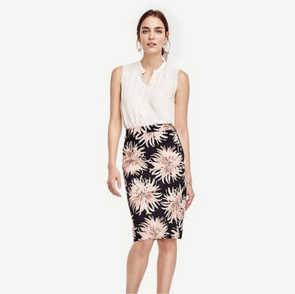 Ann Taylor Chrysanthemum Pencil Skirt size 10